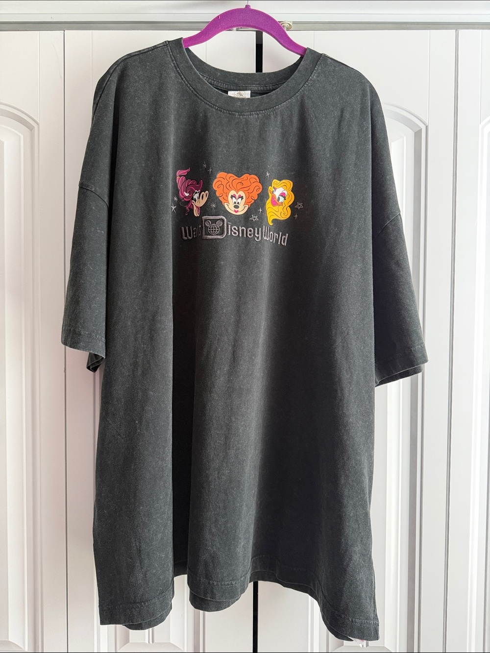 NWT WALT DISNEY WORLD SANDERSON SISTER HOCUS POCUS GRAPHIC HALLOWEEN T-SHIRT